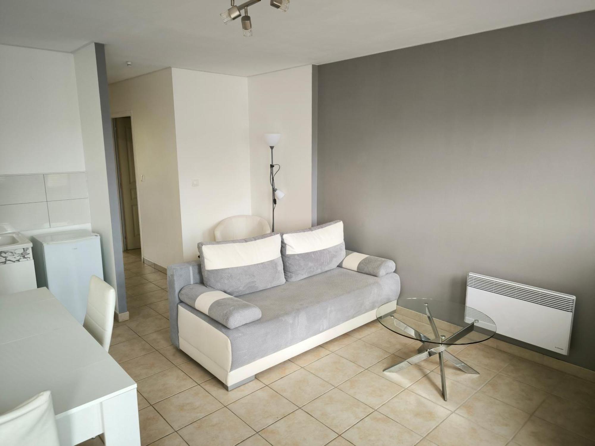 Hebergements Sylvain Neuilly-l'Eveque Exterior photo